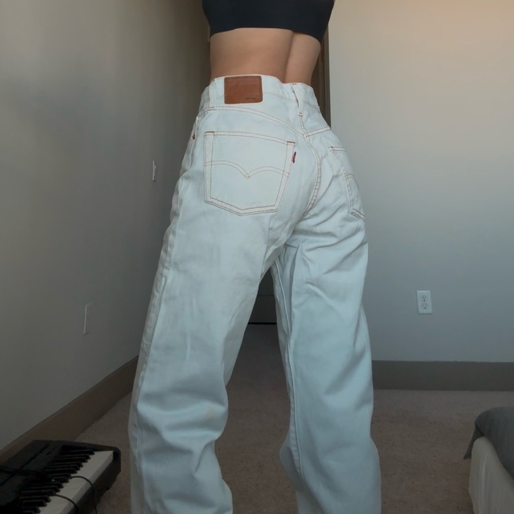 Levi’s light wash blue jeans straight leg